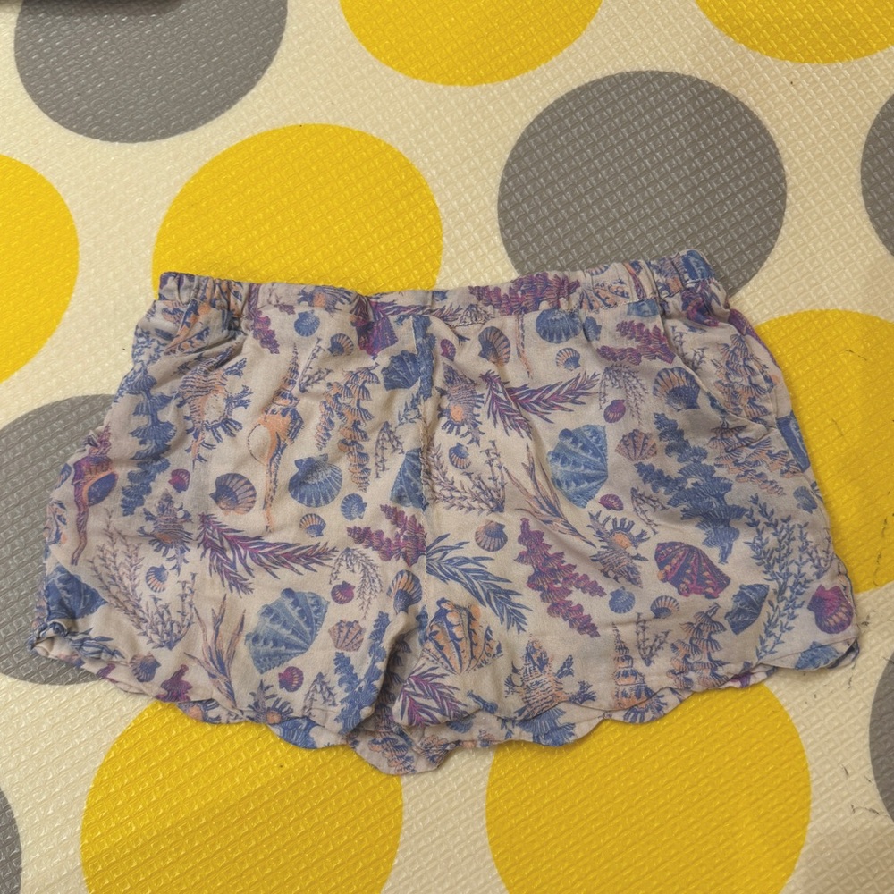 Cute seashell scalloped shorts Nelly Stella size 6